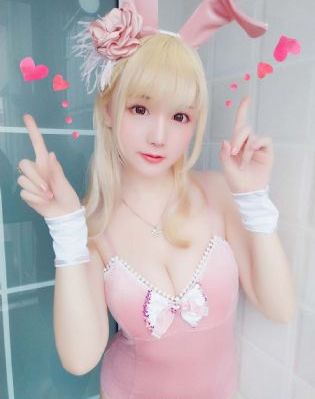 欧美制服丝袜人妻_免费高清观看