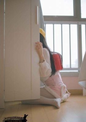 美女把腿张开让我_4K视频大全