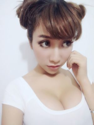 丝袜制服av在线_BD英语高清完整版播放